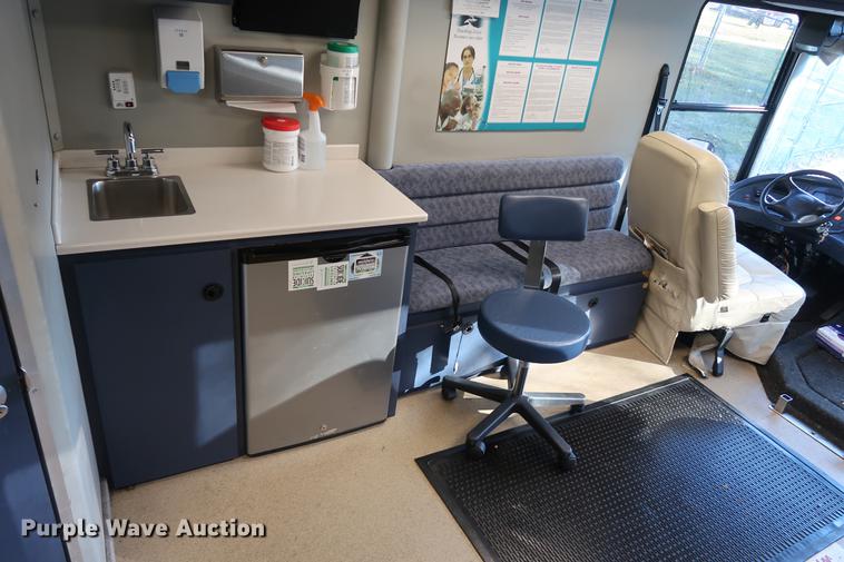 image for item DA8524 2004 Workhorse W22 mobile medical clinic RV