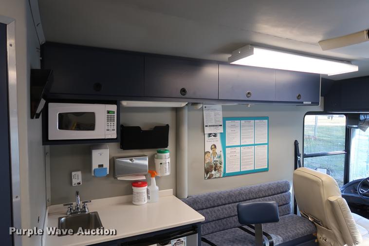 image for item DA8524 2004 Workhorse W22 mobile medical clinic RV