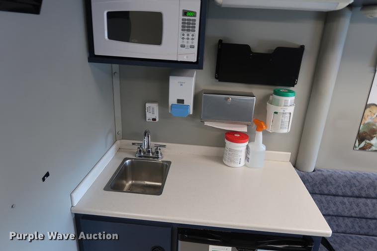 image for item DA8524 2004 Workhorse W22 mobile medical clinic RV