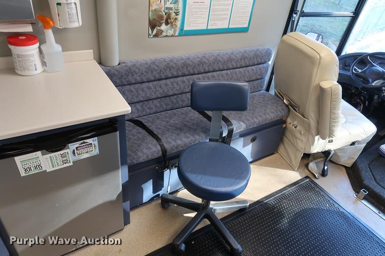 image for item DA8524 2004 Workhorse W22 mobile medical clinic RV