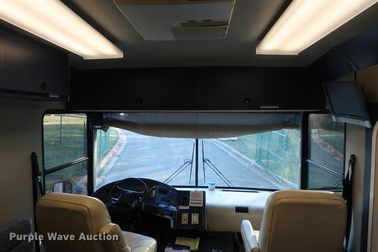 image for item DA8524 2004 Workhorse W22 mobile medical clinic RV