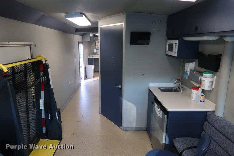 image for item DA8524 2004 Workhorse W22 mobile medical clinic RV