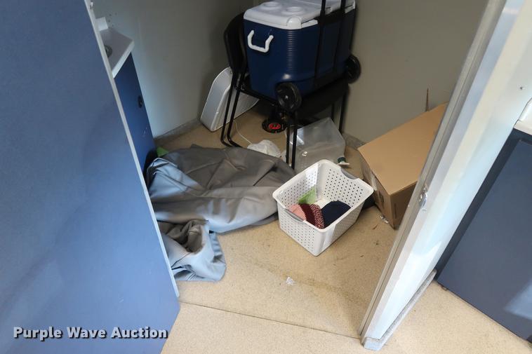 image for item DA8524 2004 Workhorse W22 mobile medical clinic RV