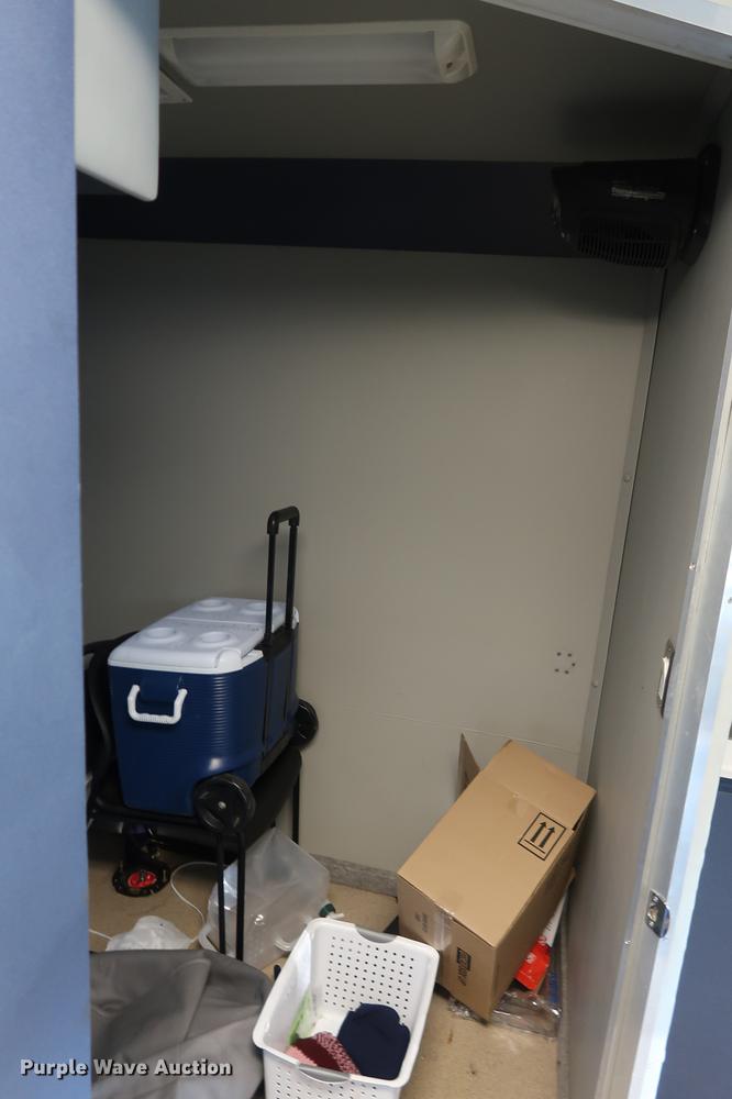 image for item DA8524 2004 Workhorse W22 mobile medical clinic RV