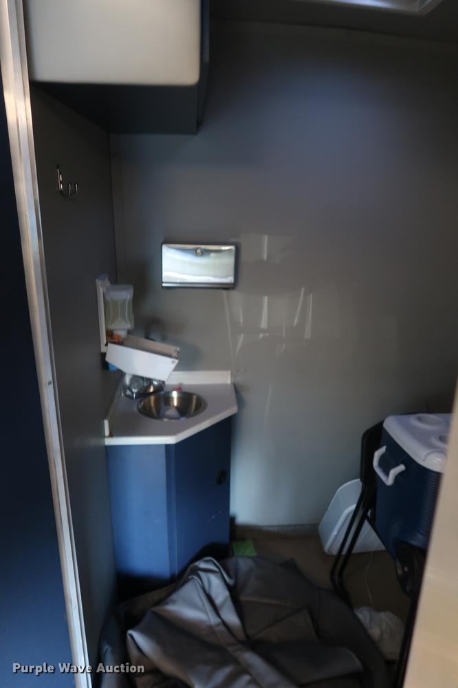 image for item DA8524 2004 Workhorse W22 mobile medical clinic RV