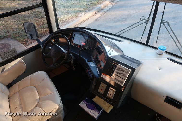 image for item DA8524 2004 Workhorse W22 mobile medical clinic RV