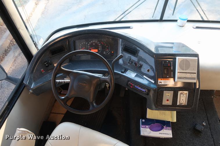 image for item DA8524 2004 Workhorse W22 mobile medical clinic RV