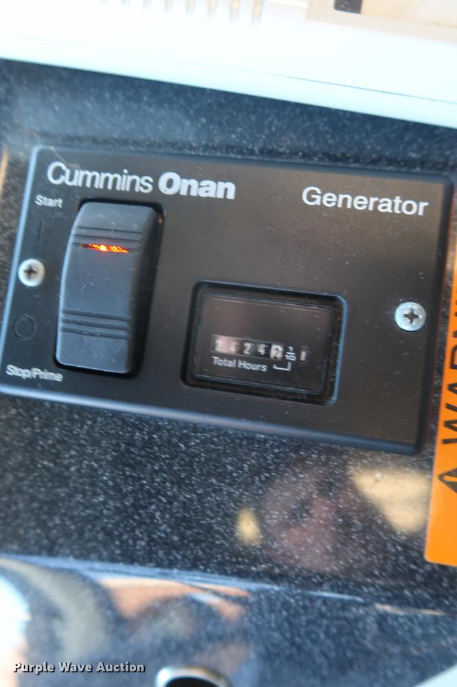 image for item DA8524 2004 Workhorse W22 mobile medical clinic RV