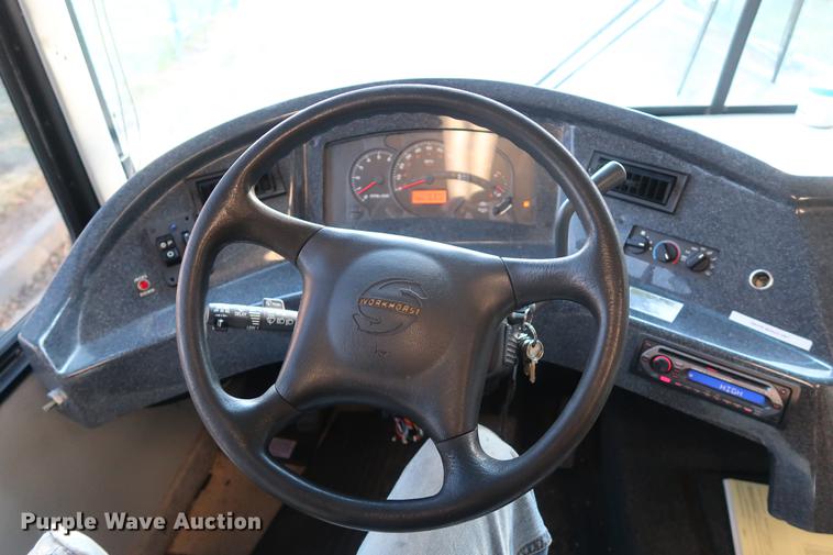 image for item DA8524 2004 Workhorse W22 mobile medical clinic RV