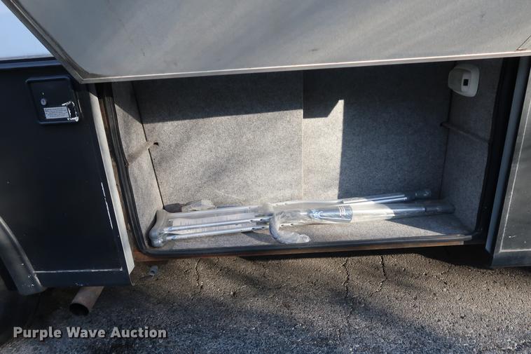 image for item DA8524 2004 Workhorse W22 mobile medical clinic RV