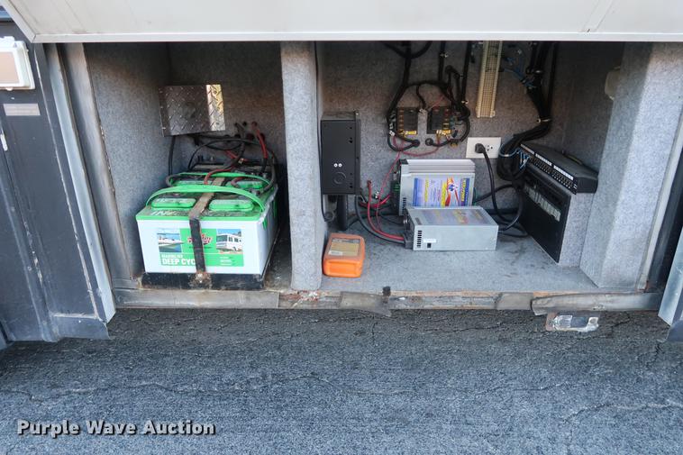 image for item DA8524 2004 Workhorse W22 mobile medical clinic RV