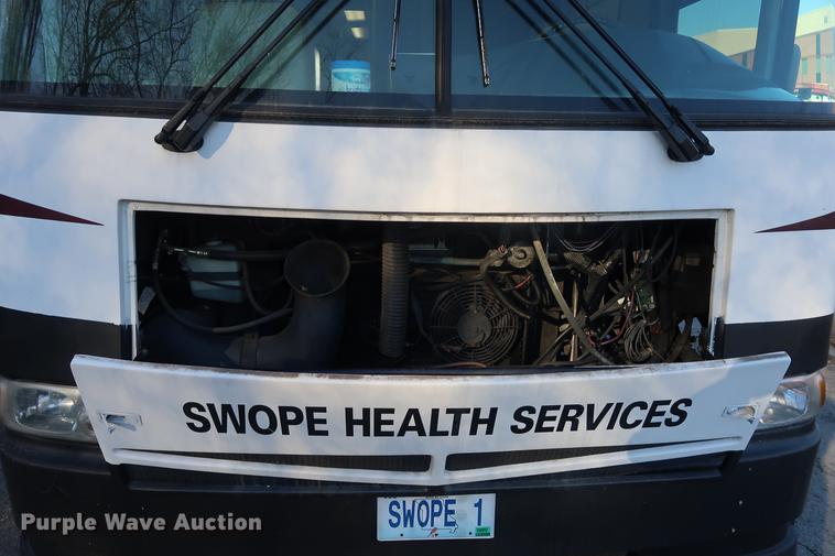 image for item DA8524 2004 Workhorse W22 mobile medical clinic RV