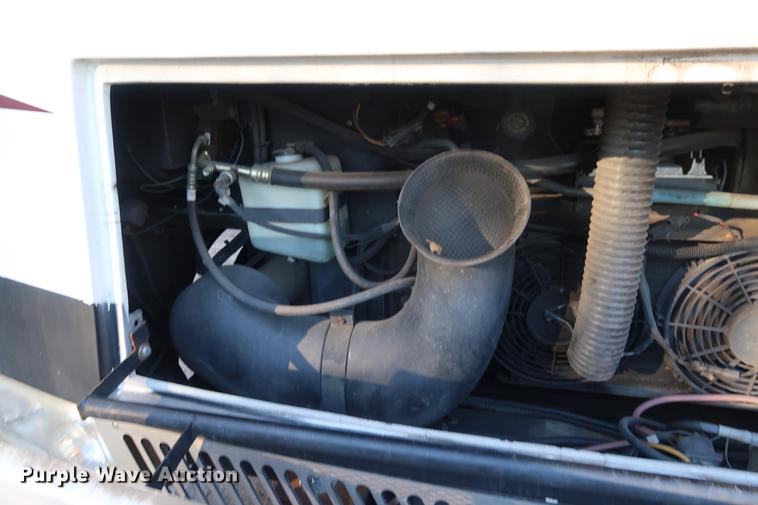 image for item DA8524 2004 Workhorse W22 mobile medical clinic RV