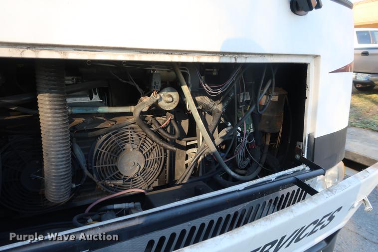 image for item DA8524 2004 Workhorse W22 mobile medical clinic RV