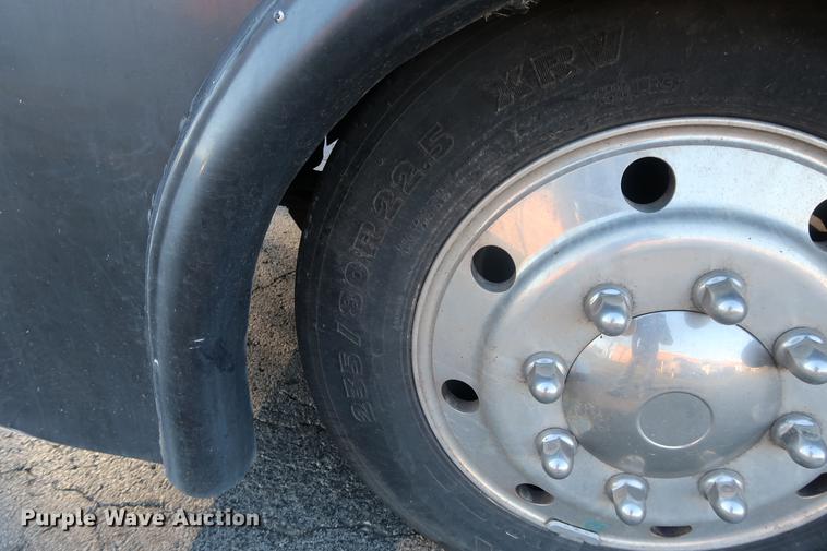 image for item DA8524 2004 Workhorse W22 mobile medical clinic RV