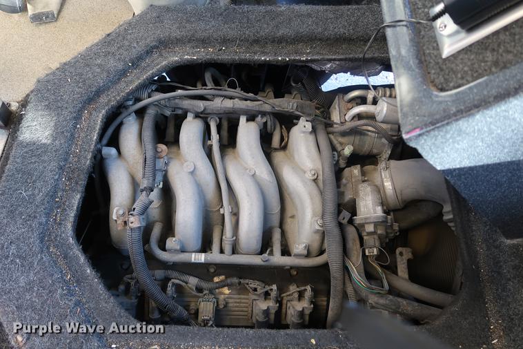 image for item DA8524 2004 Workhorse W22 mobile medical clinic RV