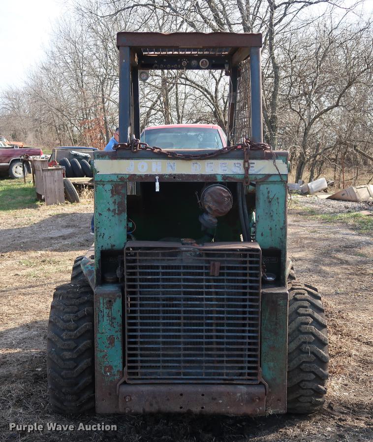 image for item DA8526 John Deere 125 skid steer