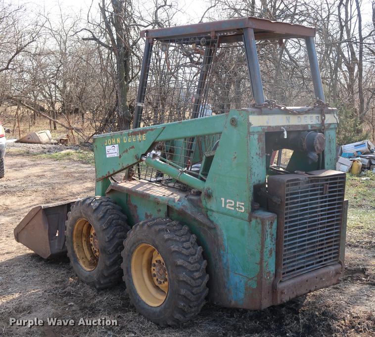 image for item DA8526 John Deere 125 skid steer
