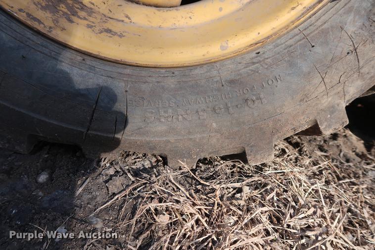 image for item DA8526 John Deere 125 skid steer