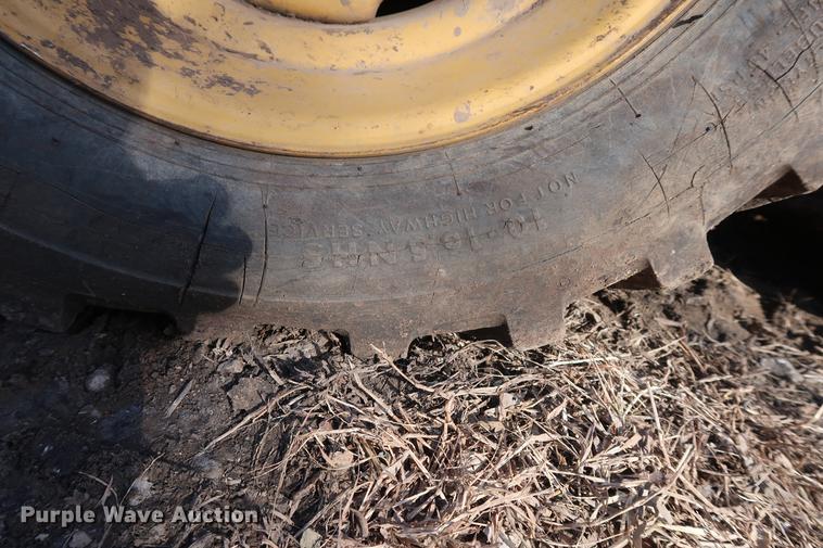 image for item DA8526 John Deere 125 skid steer