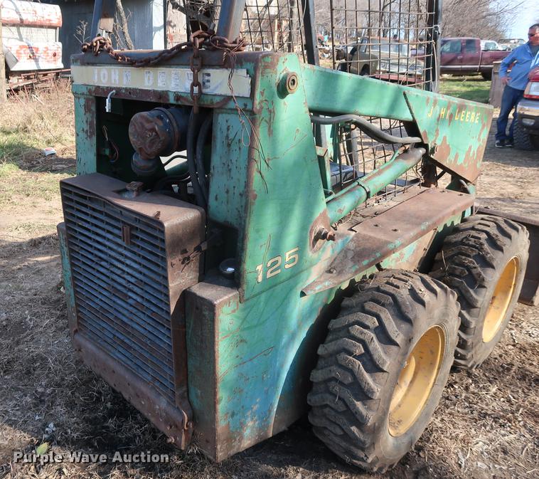 image for item DA8526 John Deere 125 skid steer