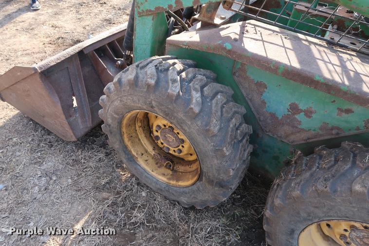 image for item DA8526 John Deere 125 skid steer