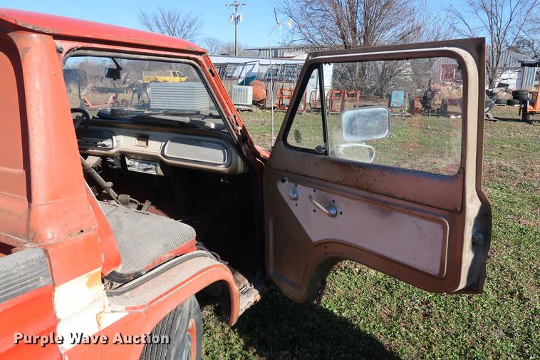 image for item DA8582 1962 Chevrolet Corvair 95