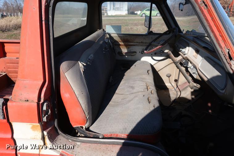 image for item DA8582 1962 Chevrolet Corvair 95