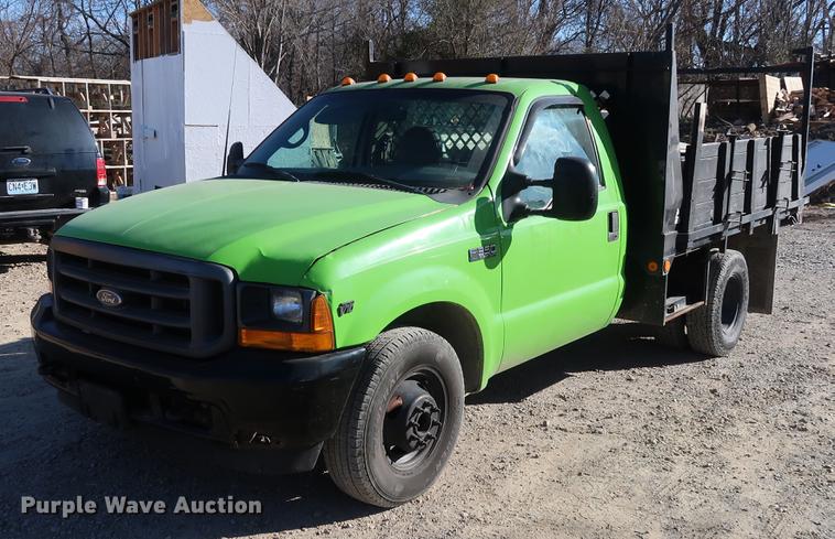 image for item DA8591 2001 Ford F350 Super Duty flatbed pickup truck