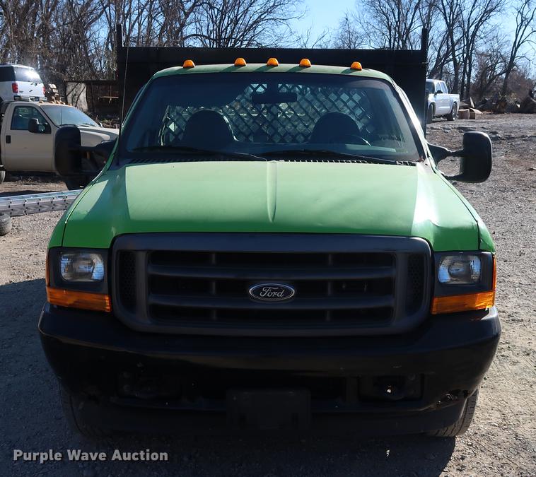 image for item DA8591 2001 Ford F350 Super Duty flatbed pickup truck