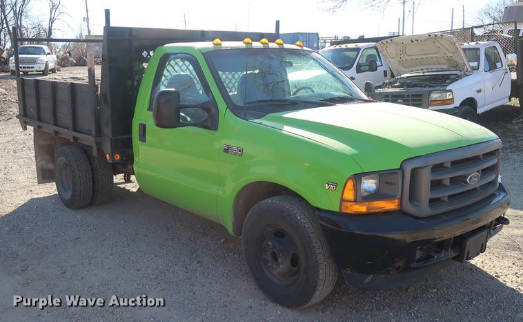 image for item DA8591 2001 Ford F350 Super Duty flatbed pickup truck