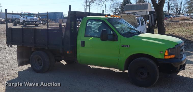 image for item DA8591 2001 Ford F350 Super Duty flatbed pickup truck