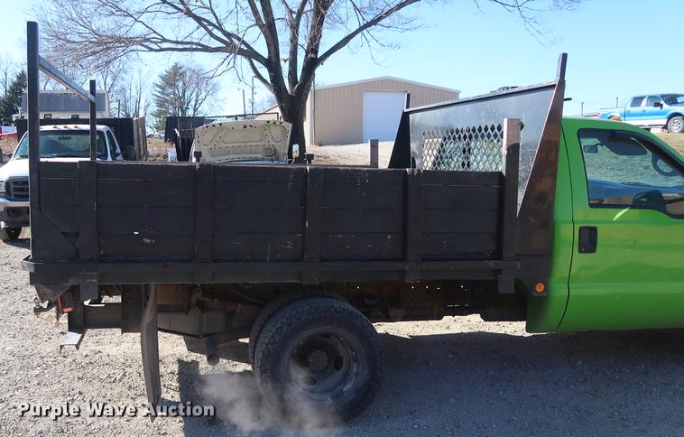 image for item DA8591 2001 Ford F350 Super Duty flatbed pickup truck