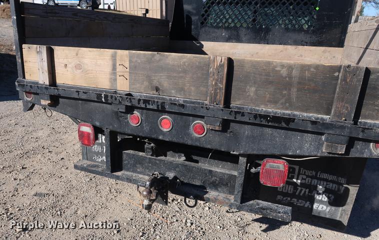 image for item DA8591 2001 Ford F350 Super Duty flatbed pickup truck