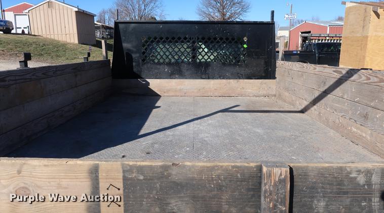 image for item DA8591 2001 Ford F350 Super Duty flatbed pickup truck