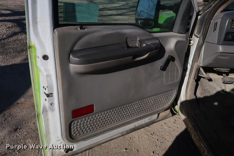 image for item DA8591 2001 Ford F350 Super Duty flatbed pickup truck