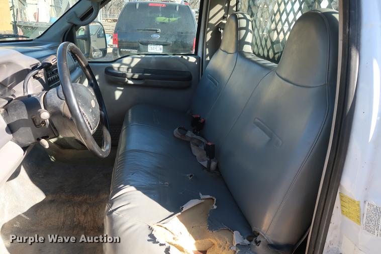 image for item DA8591 2001 Ford F350 Super Duty flatbed pickup truck