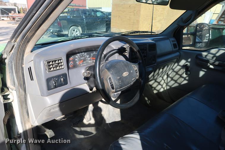 image for item DA8591 2001 Ford F350 Super Duty flatbed pickup truck