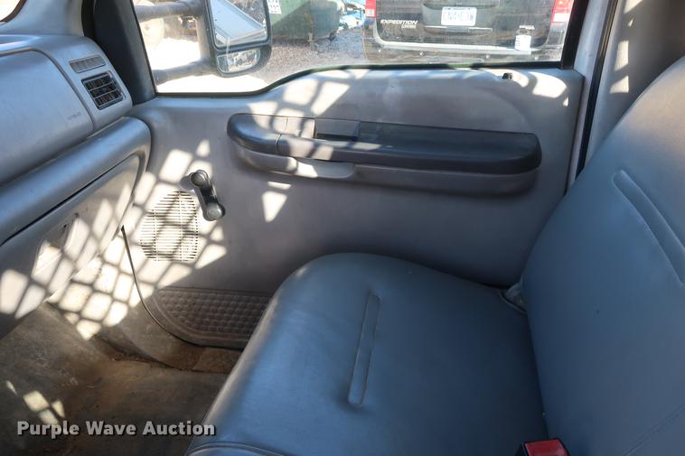 image for item DA8591 2001 Ford F350 Super Duty flatbed pickup truck