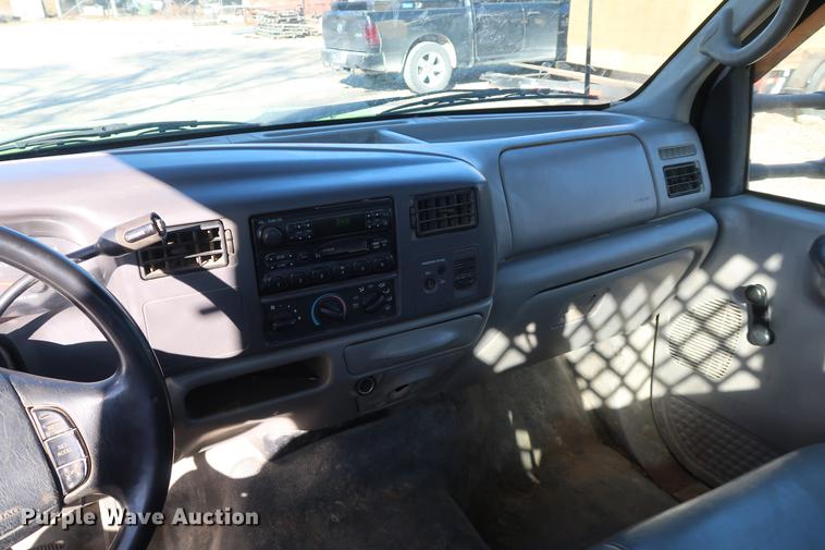 image for item DA8591 2001 Ford F350 Super Duty flatbed pickup truck