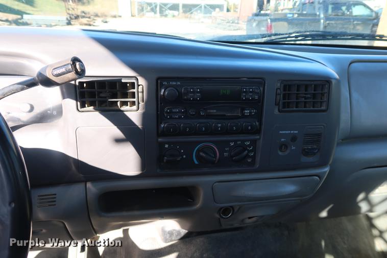 image for item DA8591 2001 Ford F350 Super Duty flatbed pickup truck