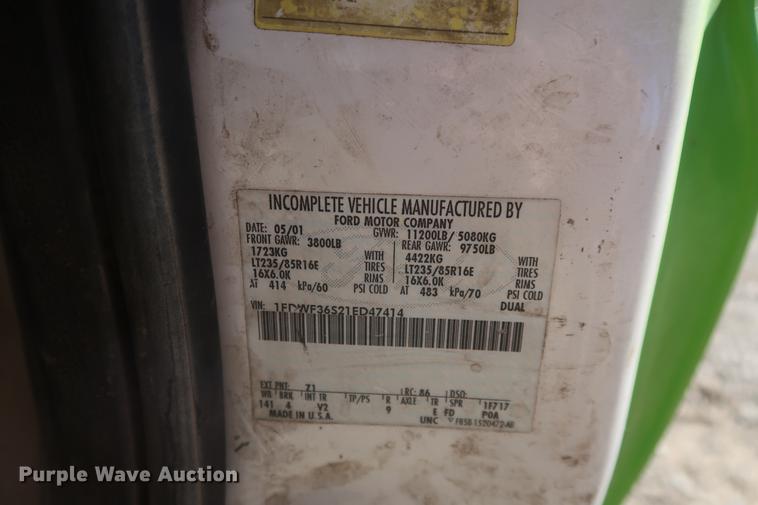 image for item DA8591 2001 Ford F350 Super Duty flatbed pickup truck