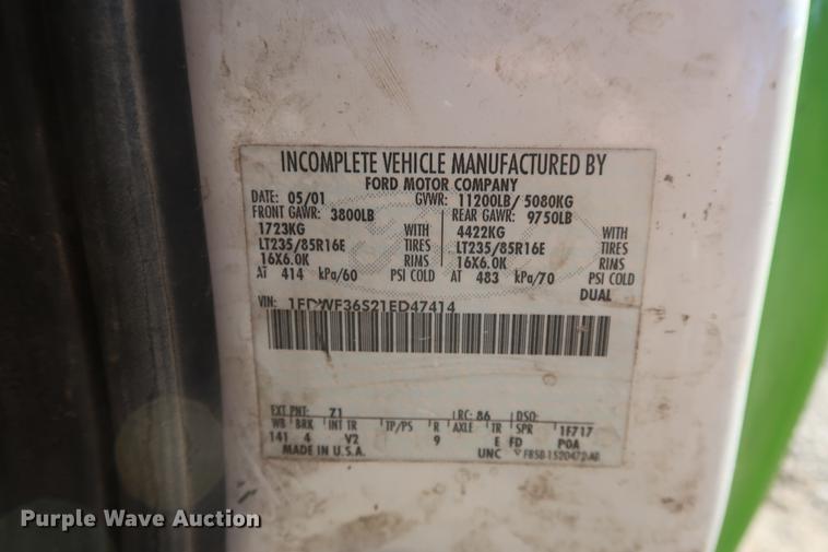 image for item DA8591 2001 Ford F350 Super Duty flatbed pickup truck