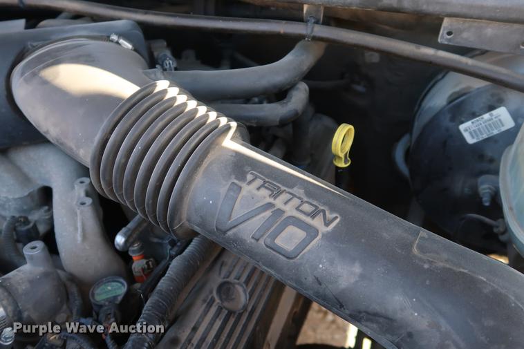 image for item DA8591 2001 Ford F350 Super Duty flatbed pickup truck