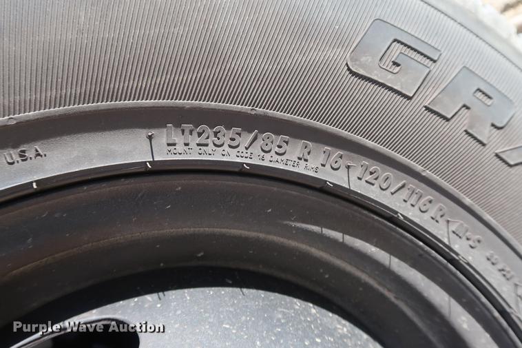 image for item DA8591 2001 Ford F350 Super Duty flatbed pickup truck