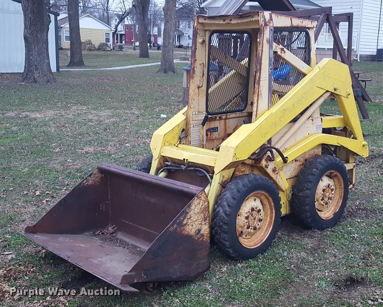 image for item DA8609 1978 New Holland L325 skid steer