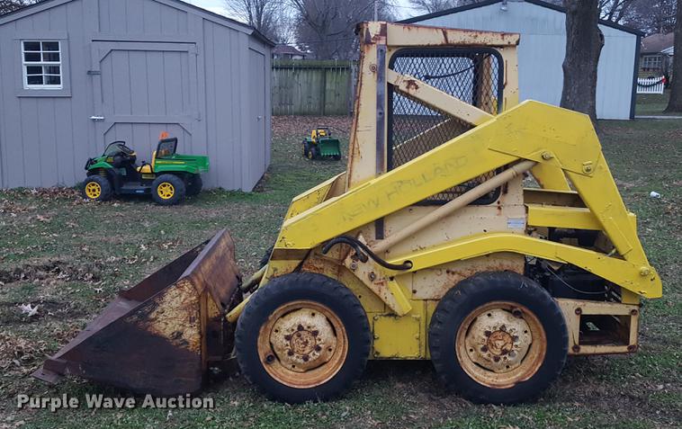 image for item DA8609 1978 New Holland L325 skid steer