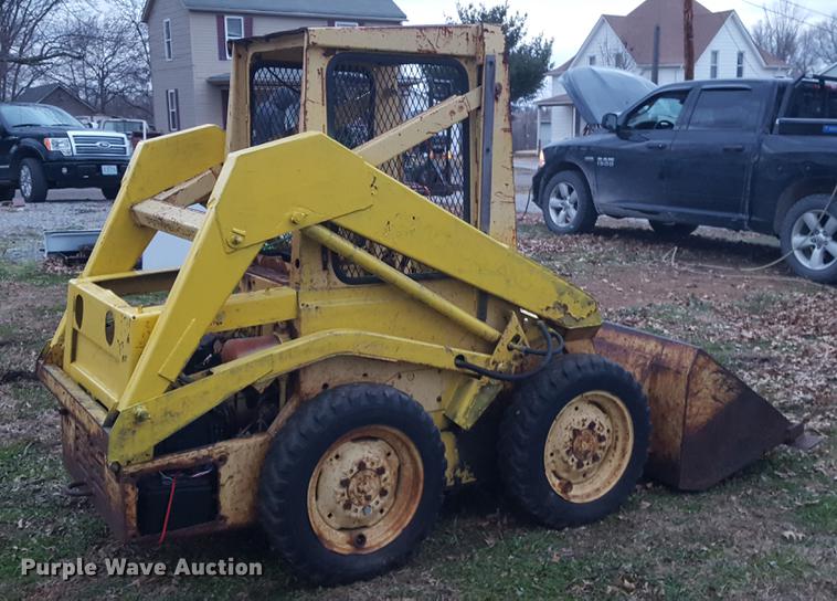 image for item DA8609 1978 New Holland L325 skid steer