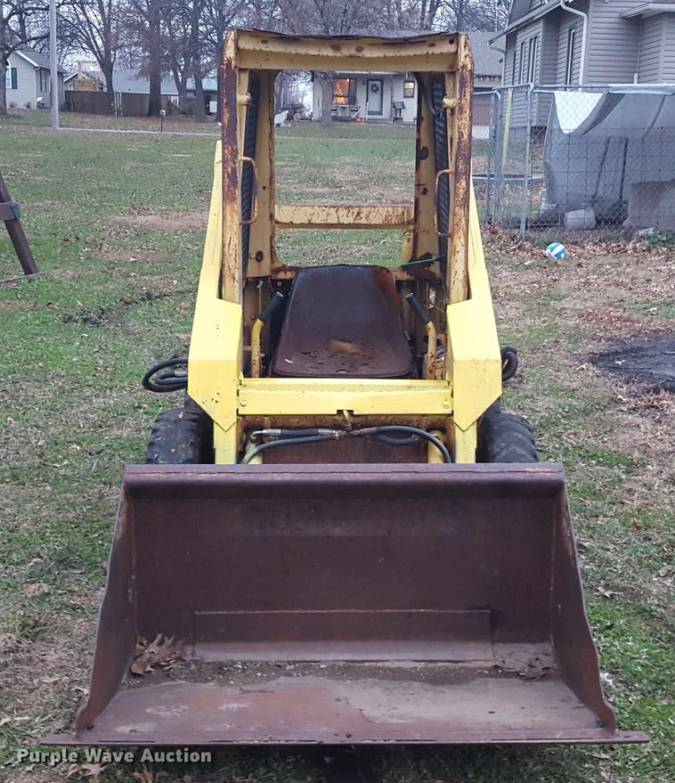 image for item DA8609 1978 New Holland L325 skid steer