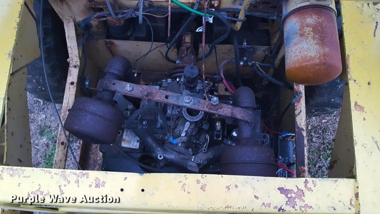 image for item DA8609 1978 New Holland L325 skid steer